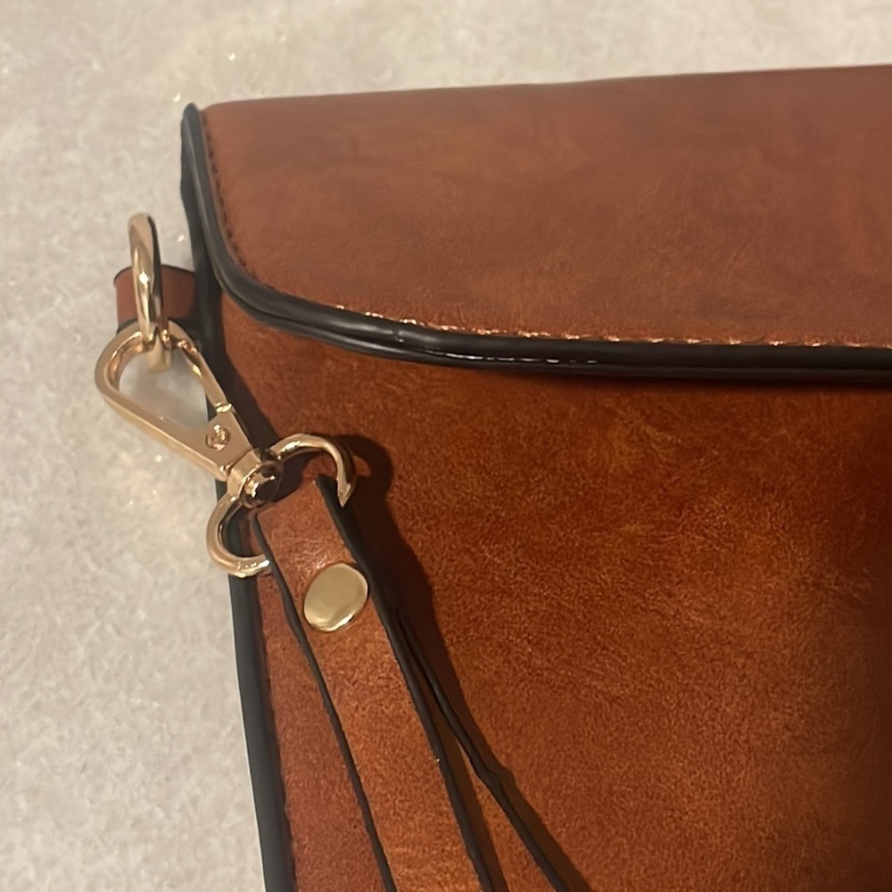 Wristlet bag brown gold hardware snap clutch New - Picture 2 of 9